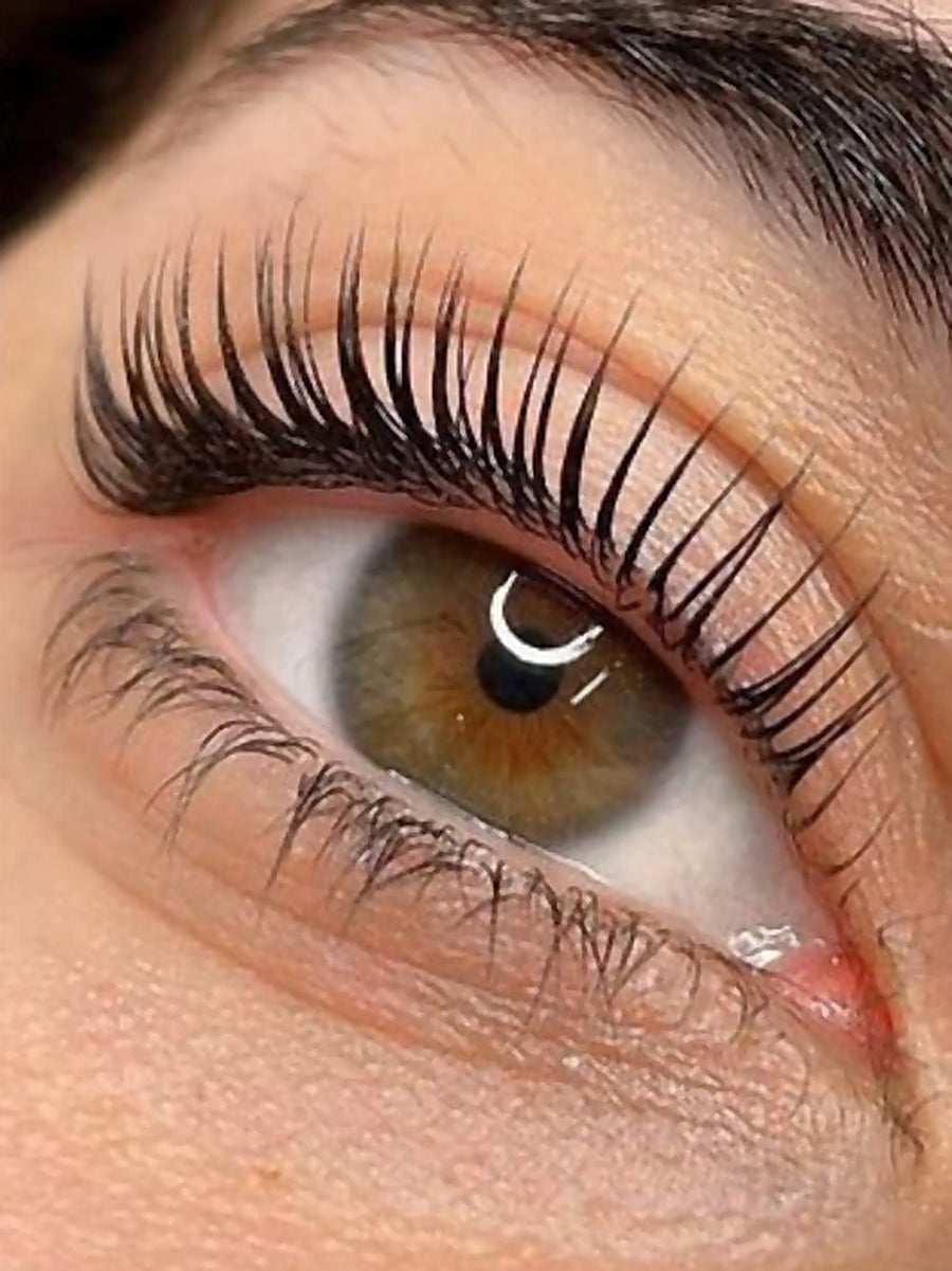Dezelfde wimpers na een lash lift thuis met The Lash Lift Ritual